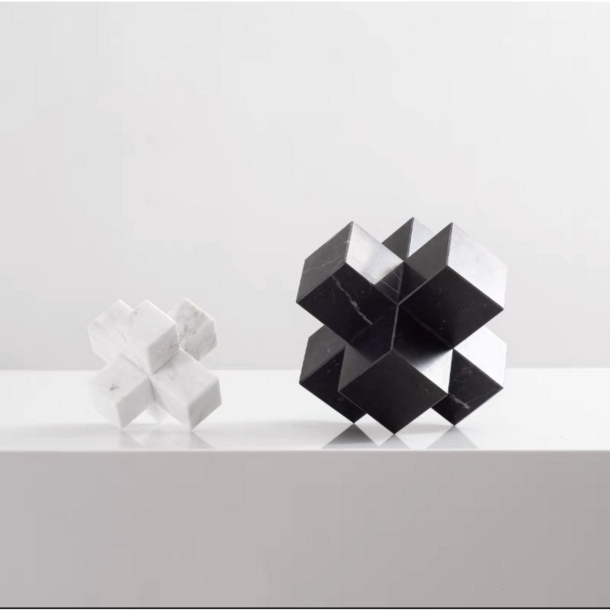 Licht luxe modern eenvoudig marmeren kruis zwart Klein formaat: 9cm*9cm*9cm